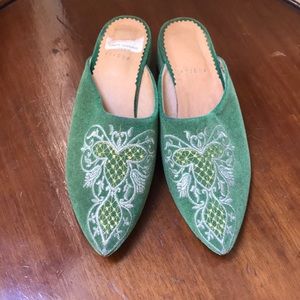 Vintage velvet green mules